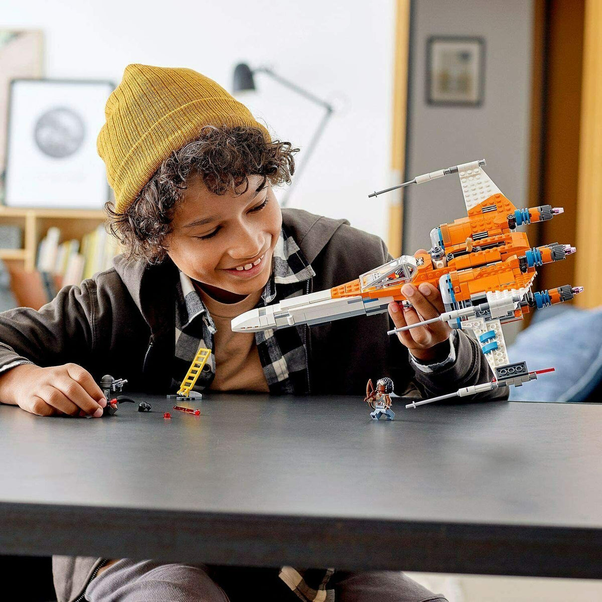 Lego Star Wars  Poe Dameron's X-Wing Fighter 75273